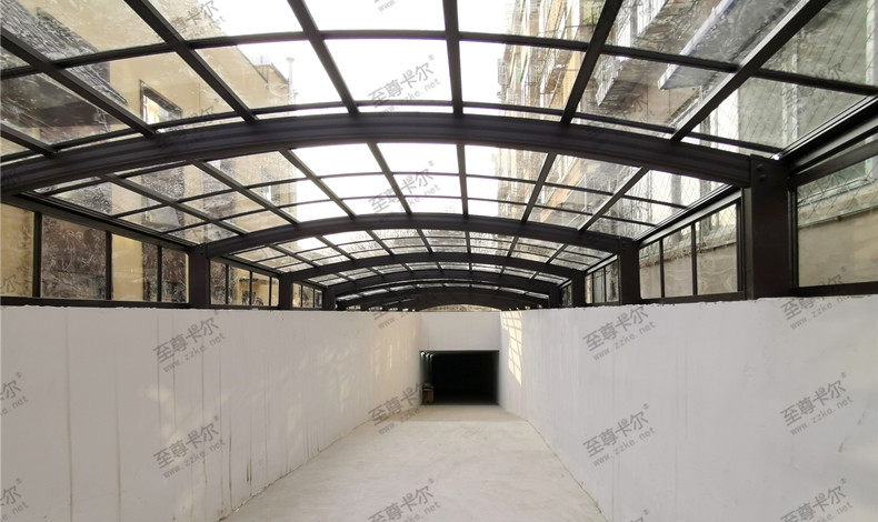 北京昌平全季酒店地下車(chē)庫(kù)出入口雨棚完工